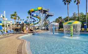 Waterfront Condo With Water Park, Walk To The Beach!
